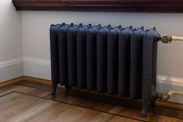 Une chaudière à condensation peut-elle réellement condenser avec des radiateurs anciens ?